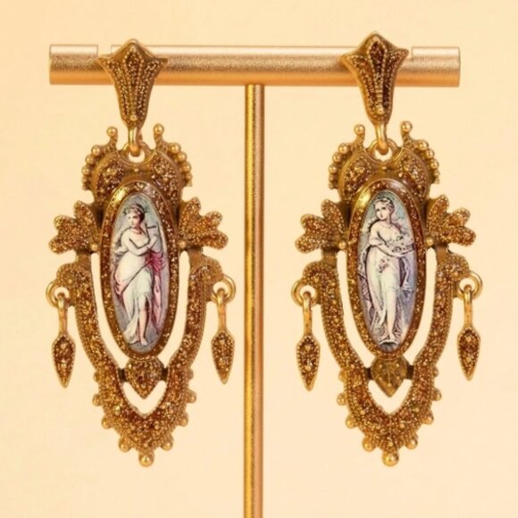 Jewelry - ANTIQUE STYLE IMAGE GOLD STATEMENT EARRINGS